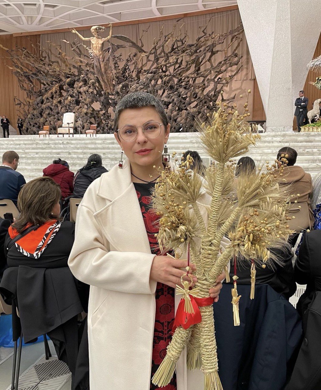 Співачка Оксана Муха подарувала Папі Римському незвичайний подарунок: фото зустрічі